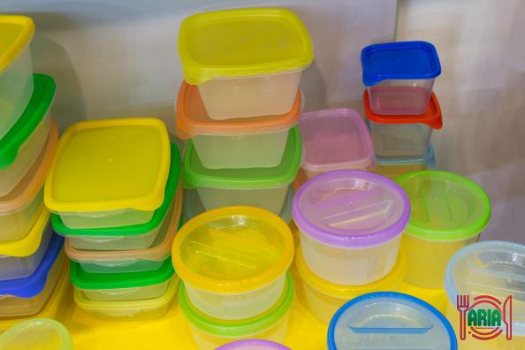 Who Is Known as the Market Audience of the Plastic Containers Industry?