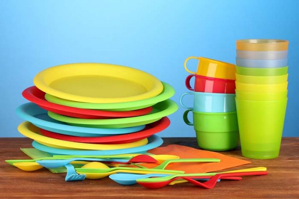 Safe reused plastic plates with BPA-free label